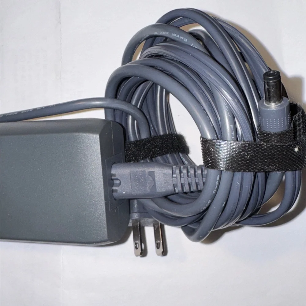 Onn. 90W ADS90SLA-19A-2 Dark Gray Laptop Switching Charger Adapter